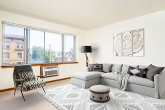 2001 Bryant Ave S in Minneapolis, MN - Foto de edificio - Building Photo