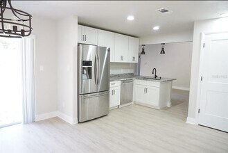 7811 Bay Cedar Dr in Orlando, FL - Building Photo - Building Photo