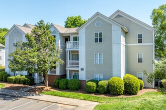 Summerfield Apartments in Charlotte, NC - Building Photo - Building Photo