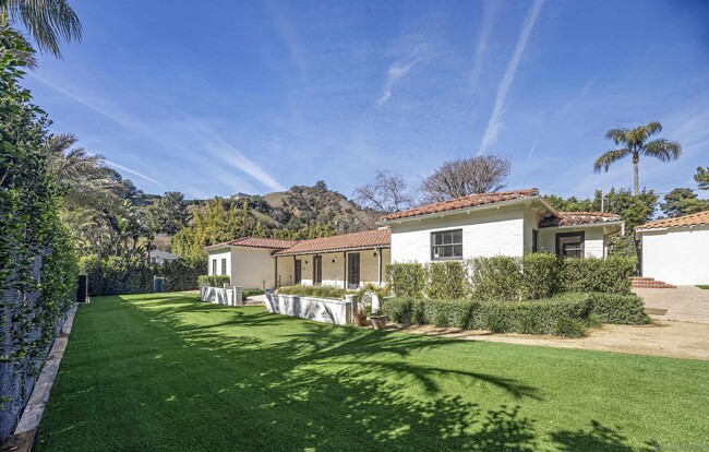 1720 Coldwater Canyon Dr in Beverly Hills, CA - Building Photo - Building Photo