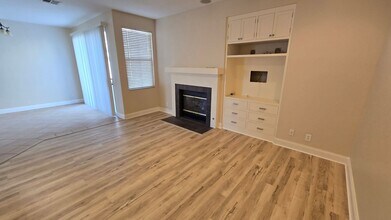 401 N Cotswolds Ln in Orange, CA - Foto de edificio - Building Photo