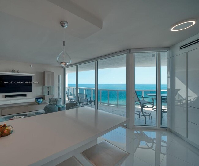 16711 Collins Ave, Unit 2505 in Sunny Isles Beach, FL - Building Photo - Building Photo