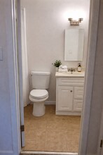 5062 Rhode Island Dr in Sacramento, CA - Foto de edificio - Building Photo