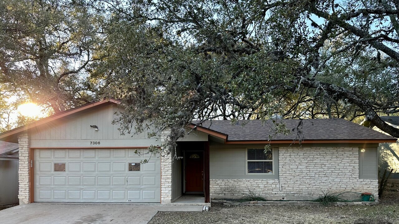 7306 Broken Arrow Ln in Austin, TX - Building Photo
