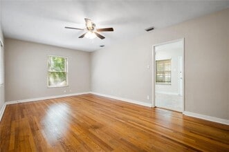 321 Thornhill Cir in Mobile, AL - Building Photo - Building Photo