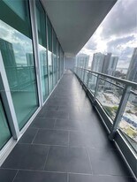 92 SW 3rd St, Unit 3203 in Miami, FL - Building Photo