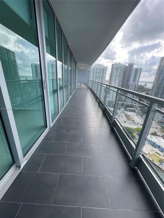 92 SW 3rd St, Unit 3203 in Miami, FL - Foto de edificio
