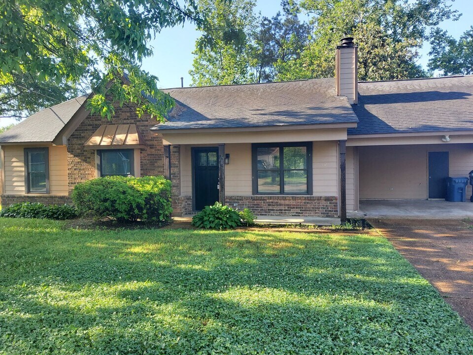 7643 Ivy Hollow Dr in Memphis, TN - Building Photo