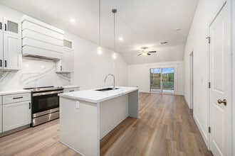 3803 NW 93rd St in Kansas City, MO - Building Photo - Building Photo