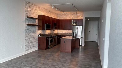 150 E Robinson St, Unit 2306 in Orlando, FL - Building Photo - Building Photo
