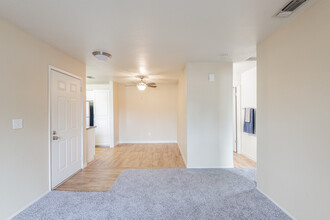 Sommerset in Vacaville, CA - Building Photo - Interior Photo