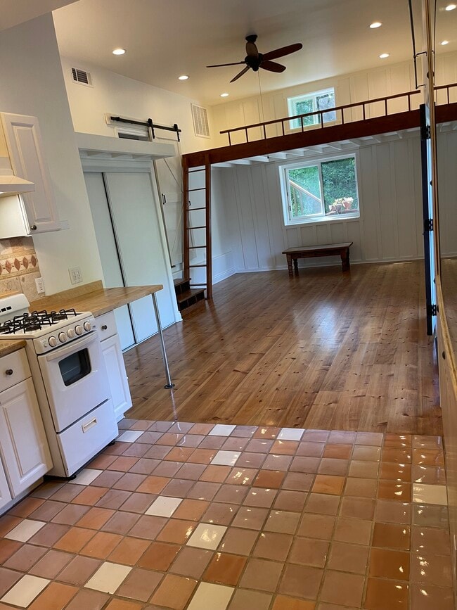 754 Old Topanga Canyon Rd, Unit jim borland