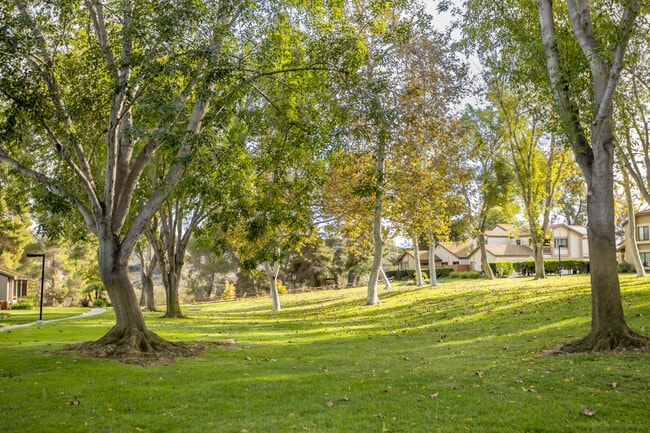 5244 Edge Park Way in San Diego, CA - Foto de edificio - Building Photo