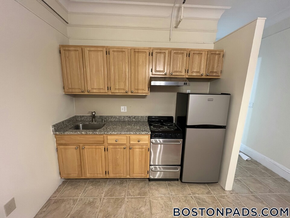 62 Boylston St in Boston, MA - Building Photo
