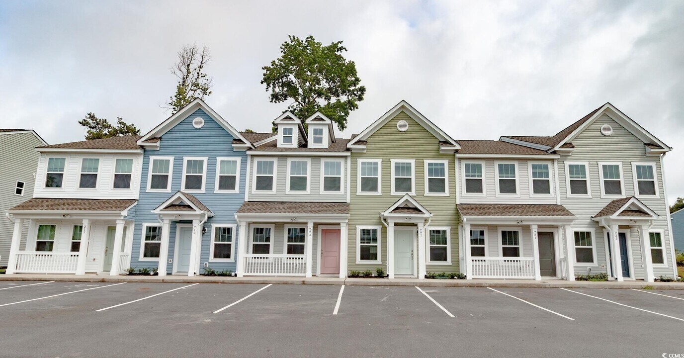 235 Crescent Wy in Little River, SC - Building Photo