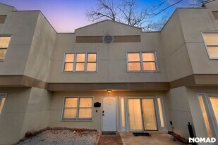 75 E Wesley Rd NE in Atlanta, GA - Building Photo