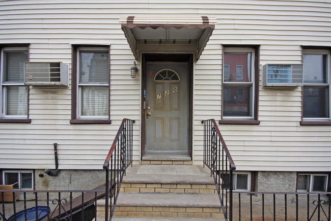 720 Lorimer St in Brooklyn, NY - Building Photo - Building Photo