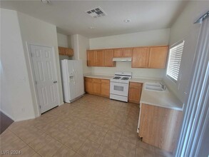 9910 Elkhead Creek Way in Las Vegas, NV - Building Photo - Building Photo