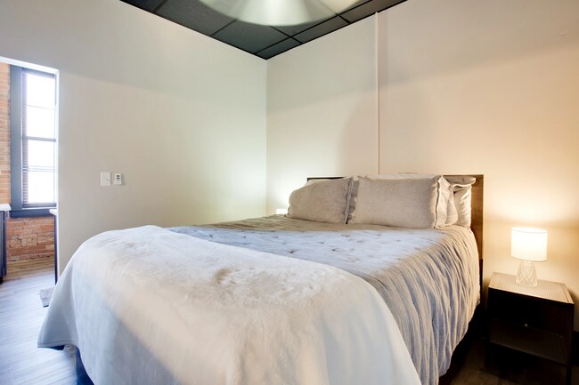 130 N 5th St, Unit 1 in Quincy, IL - Building Photo - Building Photo