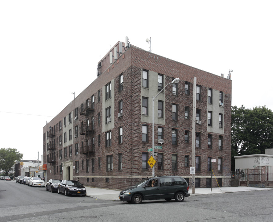 1702 W 7th St in Brooklyn, NY - Building Photo