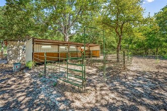 1923 Co Rd 388 in Stephenville, TX - Foto de edificio - Building Photo