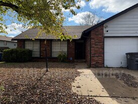 9832 E 37th St in Tulsa, OK - Building Photo