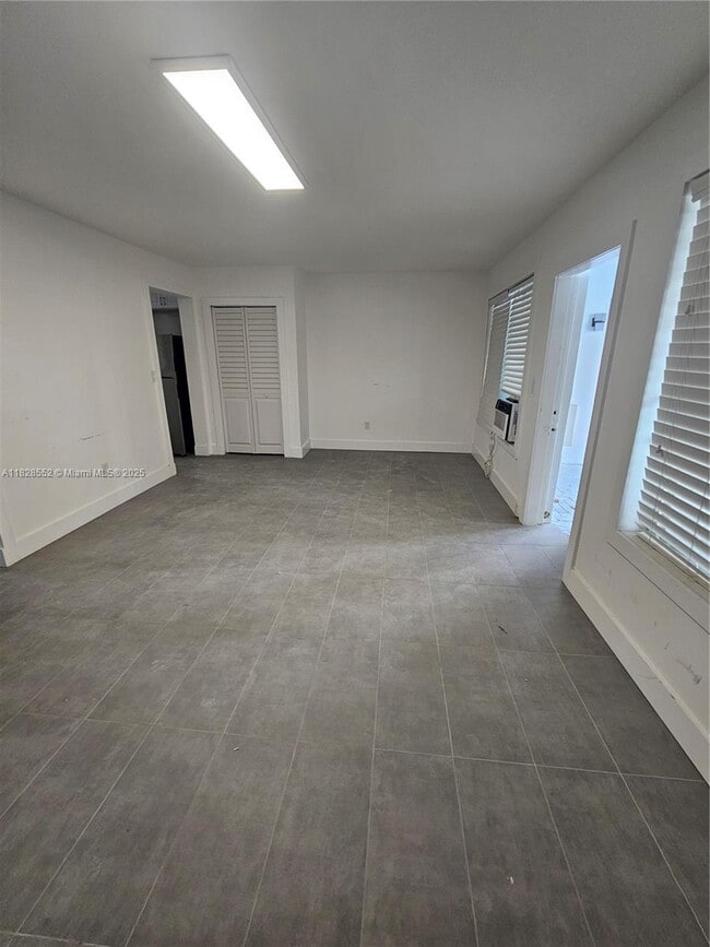 7825 Crespi Blvd in Miami Beach, FL - Building Photo - Building Photo