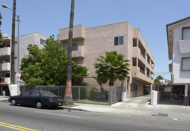 158 N Normandie Ave in Los Angeles, CA - Foto de edificio - Building Photo