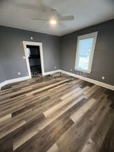 706 W Johnson St in Collinsville, IL - Foto de edificio - Building Photo