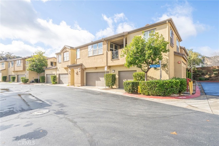 25533 Huxley Dr, Unit 107 in Stevenson Ranch, CA - Building Photo