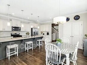 551 Grand Central Sta in Apex, NC - Building Photo - Building Photo