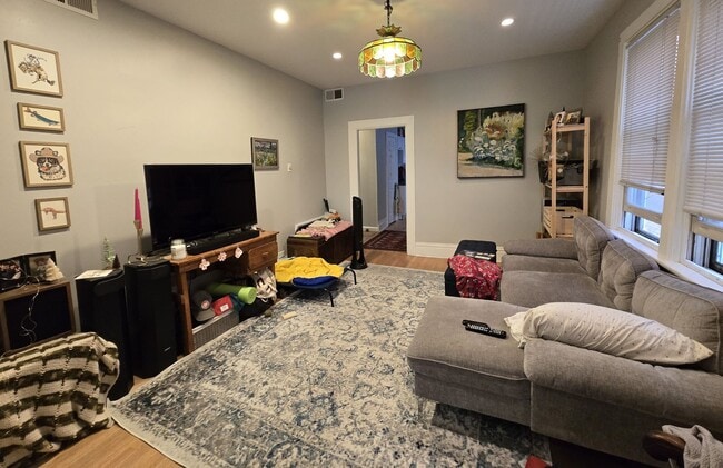 property at 2118 W Fletcher St