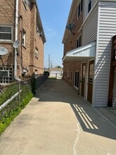 6845 W Leland Ave in Harwood Heights, IL - Building Photo - Building Photo