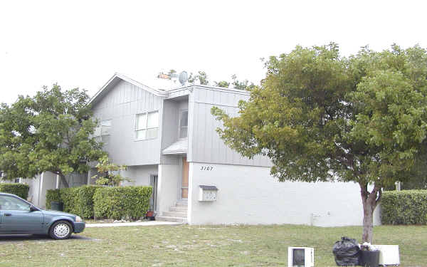 3105 NW 5th Ter in Pompano Beach, FL - Building Photo - Building Photo