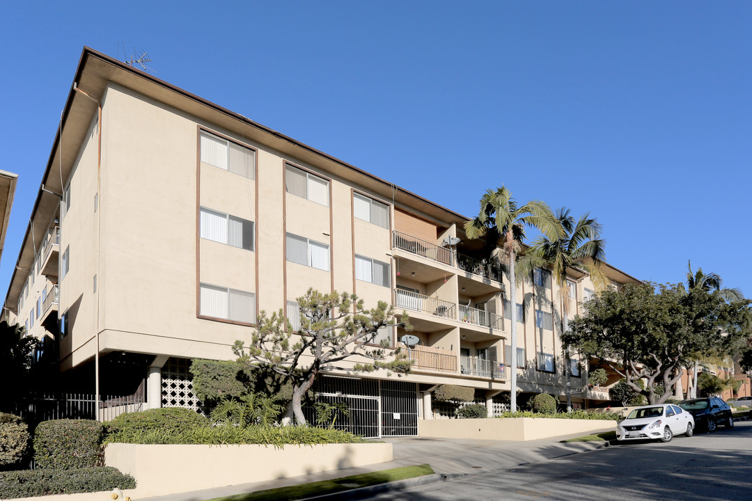 Howard Crest in Montebello, CA - Building Photo