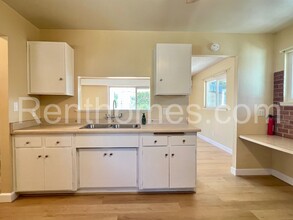 5949 Lake Murray Blvd in La Mesa, CA - Building Photo - Building Photo