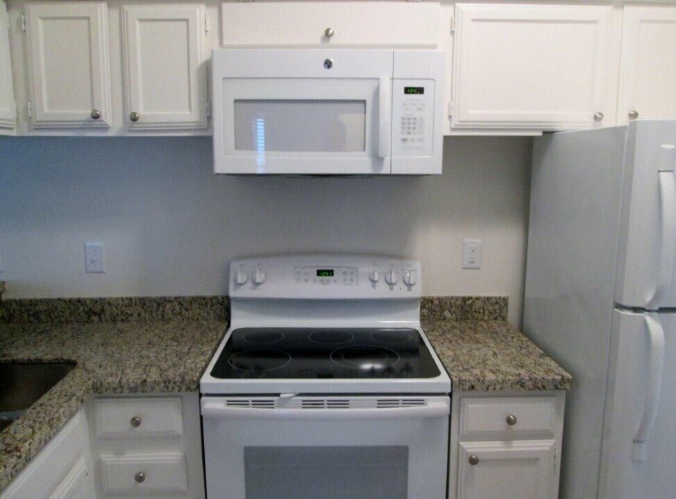 718 Bering Dr, Unit F Photo