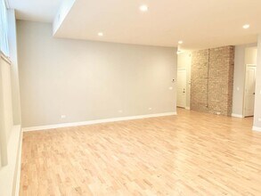 6125 N Clark St in Chicago, IL - Building Photo - Building Photo