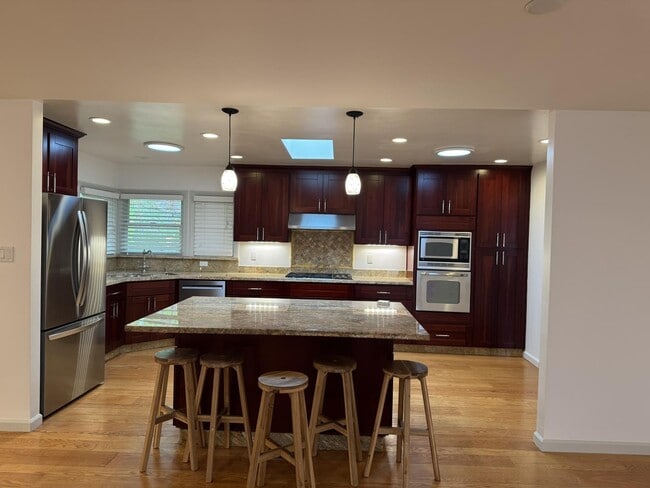 1359 Country Club Dr in Los Altos, CA - Building Photo - Building Photo