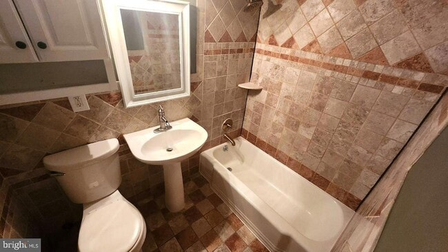 3928 Stone Gate Dr, Unit D in Suitland, MD - Foto de edificio - Building Photo