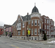 1696 N Marshall St in Milwaukee, WI - Building Photo