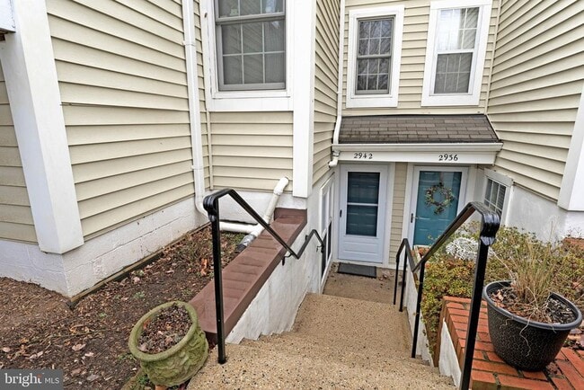 property at 2942 Yarling Ct