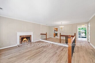 439 Wynridge Dr in Charlottesville, VA - Foto de edificio - Building Photo