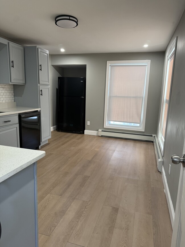 47 Shawmut St, Unit #2 in Weymouth, MA - Foto de edificio - Building Photo