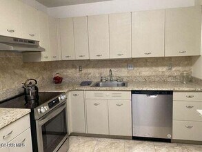 1800 N Stanton St in El Paso, TX - Building Photo - Building Photo
