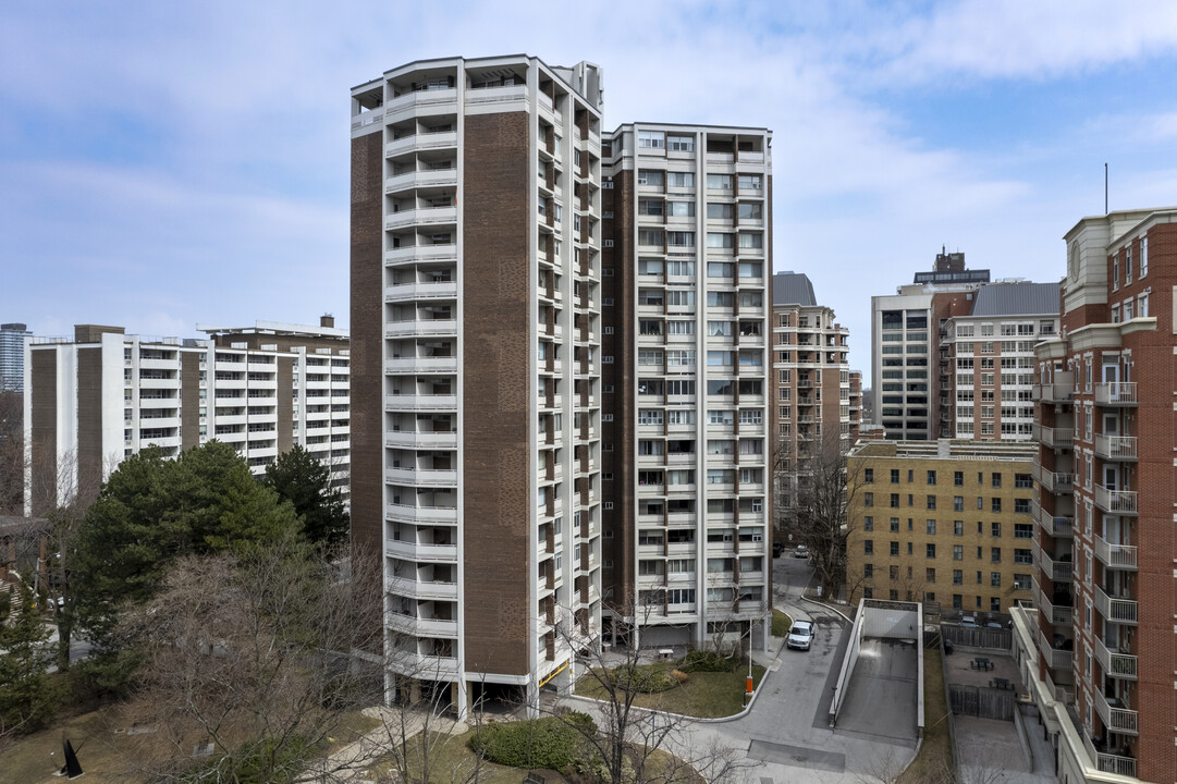 Parc IX in Toronto, ON - Building Photo