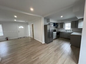 811 NW 21st Ct in Miami, FL - Building Photo - Building Photo