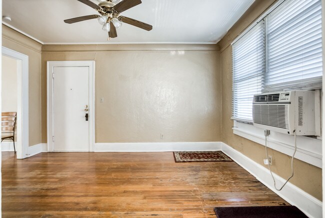 4638 Live Oak St in Dallas, TX - Foto de edificio - Building Photo