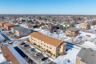 7345 Tiffany Dr in Orland Park, IL - Building Photo - Building Photo