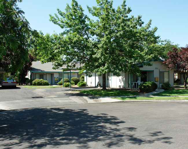 3045 W Pontiac Way in Fresno, CA - Foto de edificio - Building Photo